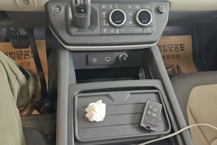 Used Land Rover Defender 2022 110 P400 X-DYNAMIC HSE Gear Lever