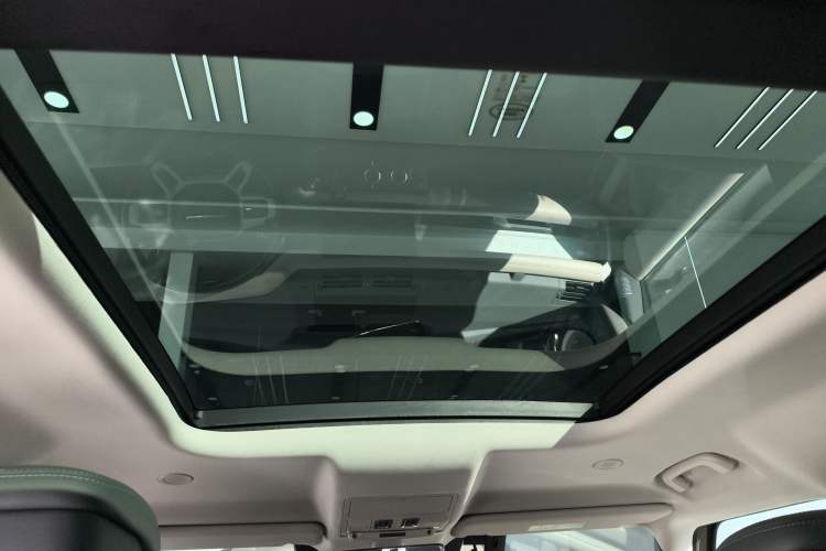 Used Land Rover Defender 2022 110 P400 X-DYNAMIC HSE Headliner