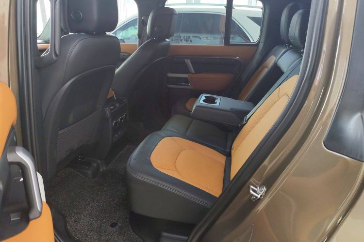 Used Land Rover Defender 2022 110 P400 X-DYNAMIC HSE Interior 1