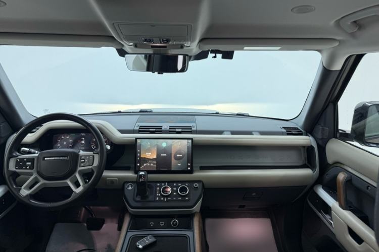 Used Land Rover Defender 2022 110 P400 X-DYNAMIC HSE Interior 11