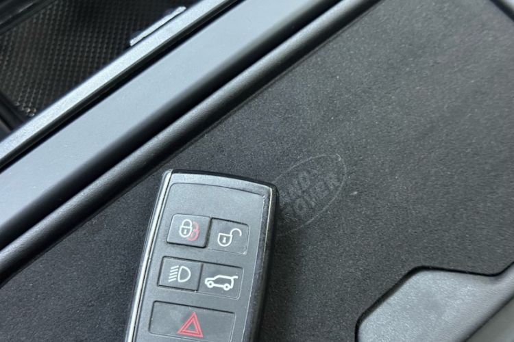 Used Land Rover Defender 2022 110 P400 X-DYNAMIC HSE Interior 14