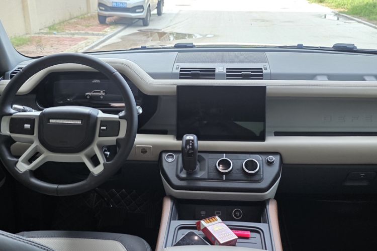 Used Land Rover Defender 2022 110 P400 X-DYNAMIC HSE Interior 3