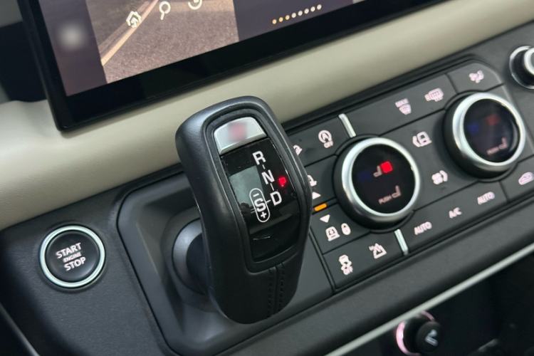 Used Land Rover Defender 2022 110 P400 X-DYNAMIC HSE Interior 3