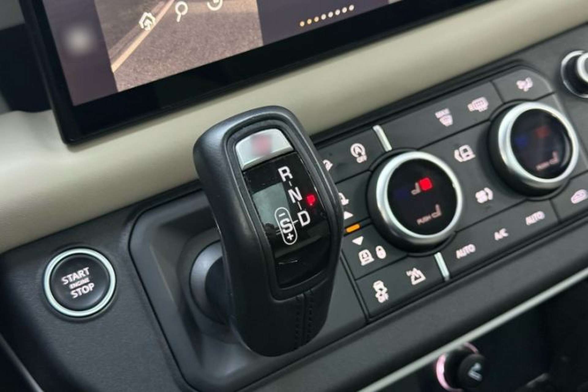 Used Land Rover Defender 2022 110 P400 X-DYNAMIC HSE Interior 3