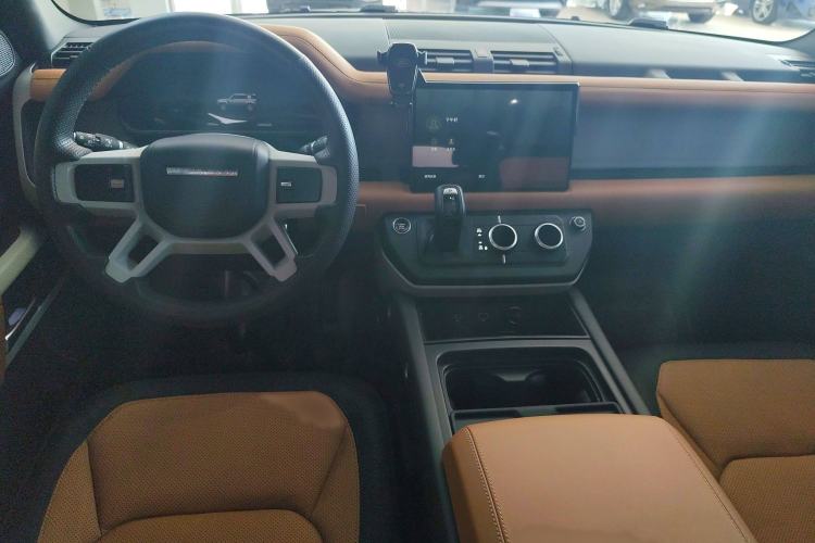 Used Land Rover Defender 2022 110 P400 X-DYNAMIC HSE Interior 3