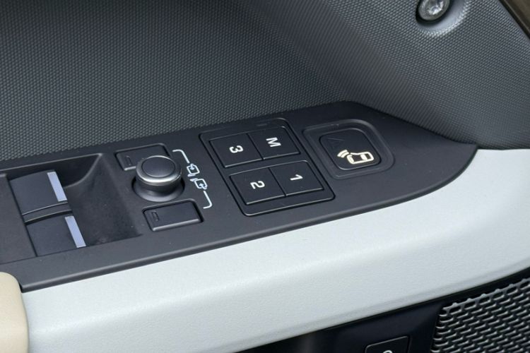 Used Land Rover Defender 2022 110 P400 X-DYNAMIC HSE Interior 6