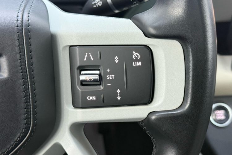Used Land Rover Defender 2022 110 P400 X-DYNAMIC HSE Interior 7
