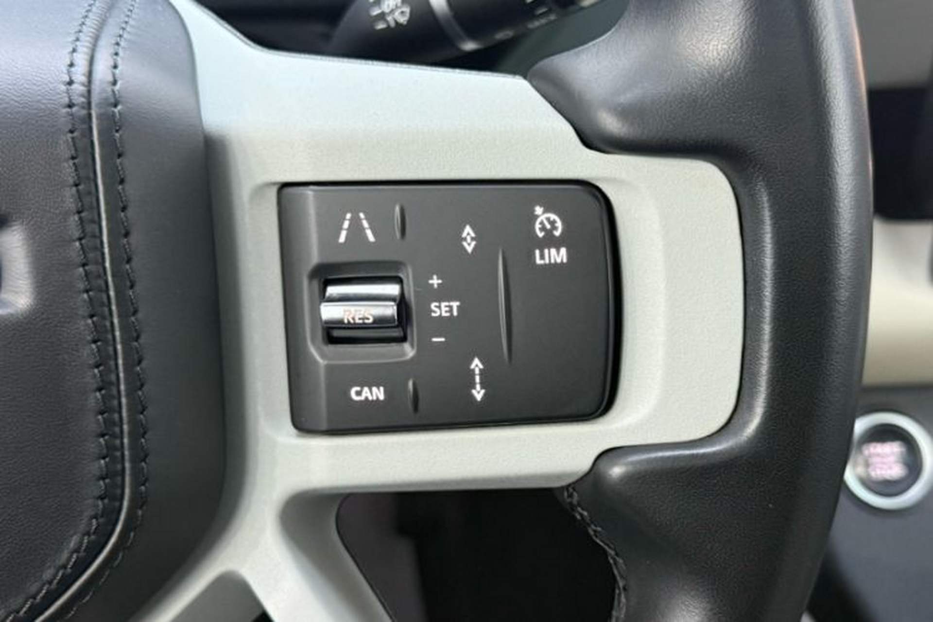 Used Land Rover Defender 2022 110 P400 X-DYNAMIC HSE Interior 7