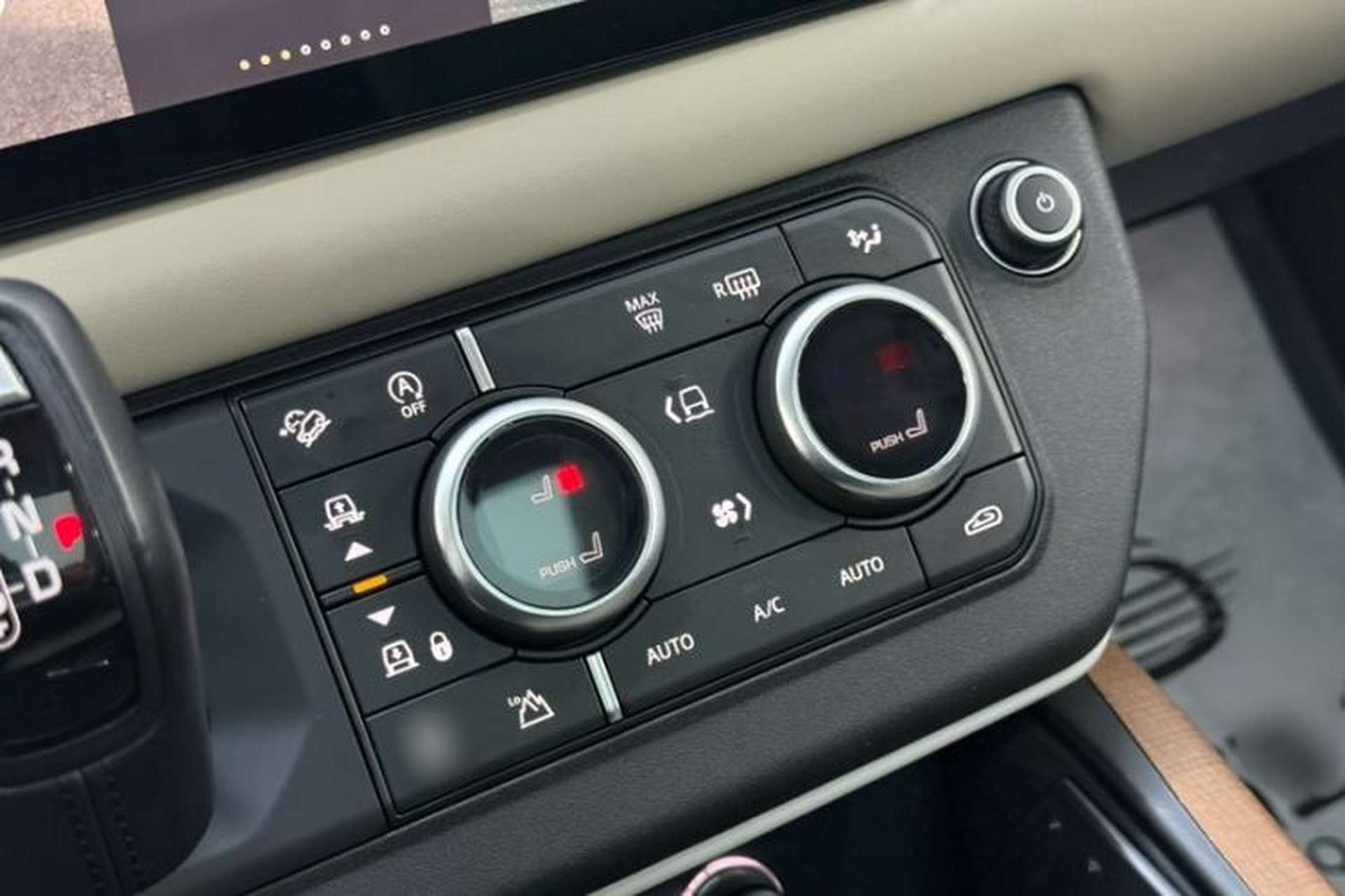 Used Land Rover Defender 2022 110 P400 X-DYNAMIC HSE Interior 8
