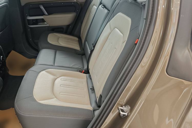 Used Land Rover Defender 2022 110 P400 X-DYNAMIC HSE Left Rear Seat
