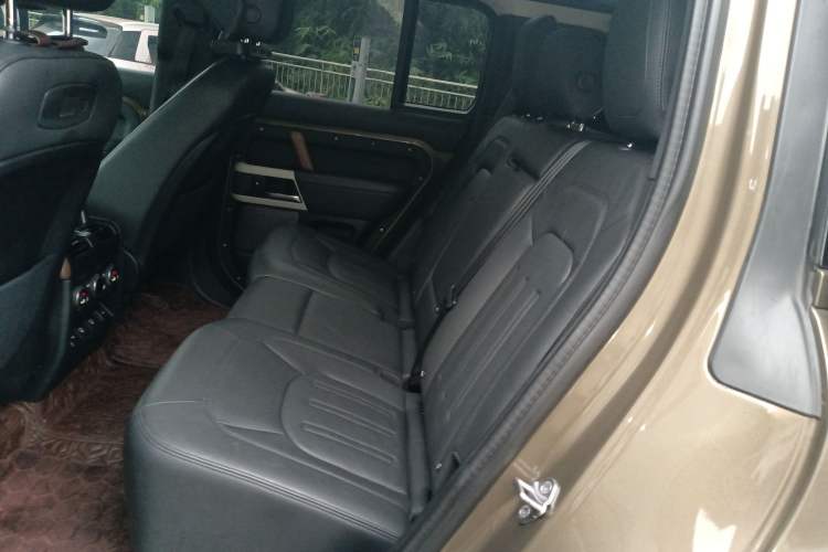 Used Land Rover Defender 2022 110 P400 X-DYNAMIC HSE Left Rear Seat