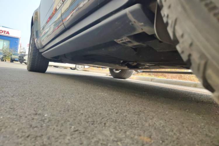 Used Land Rover Defender 2022 110 P400 X Left Side Sill