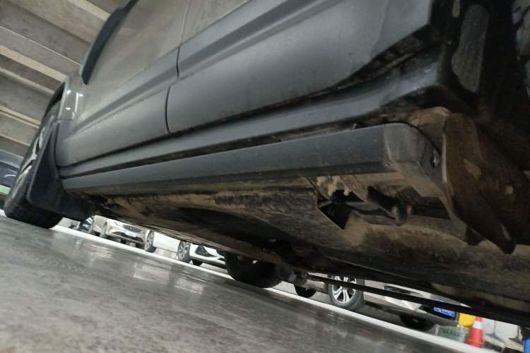 Used Land Rover Defender 2022 110 P400 X-DYNAMIC HSE Left Side Sill