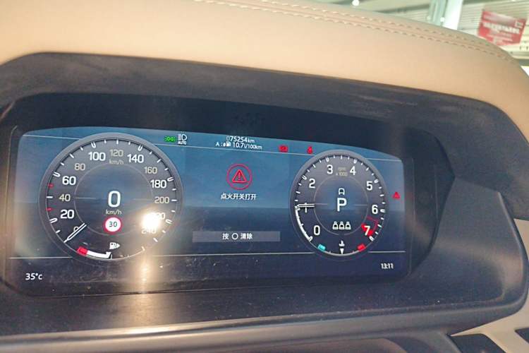 Used Land Rover Defender 2022 90 3.0T P400 XS Odometer Close Up