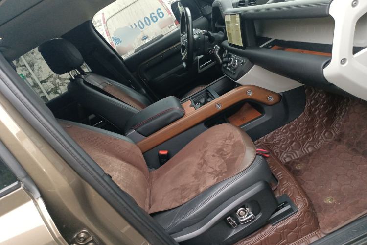 Used Land Rover Defender 2022 110 P400 X-DYNAMIC HSE Right Front Seat