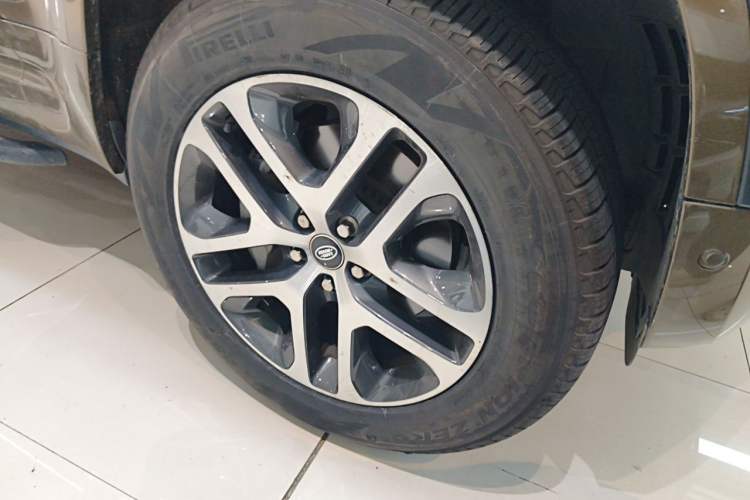 Used Land Rover Defender 2022 90 3.0T P400 XS Right Front Wheel Hub