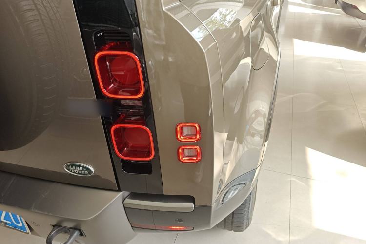 Used Land Rover Defender 2022 110 P400 X-DYNAMIC HSE Right Rear Taillight