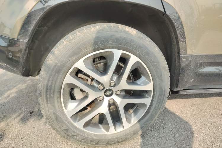 Used Land Rover Defender 2022 110 P400 X Right Rear Wheel Hub