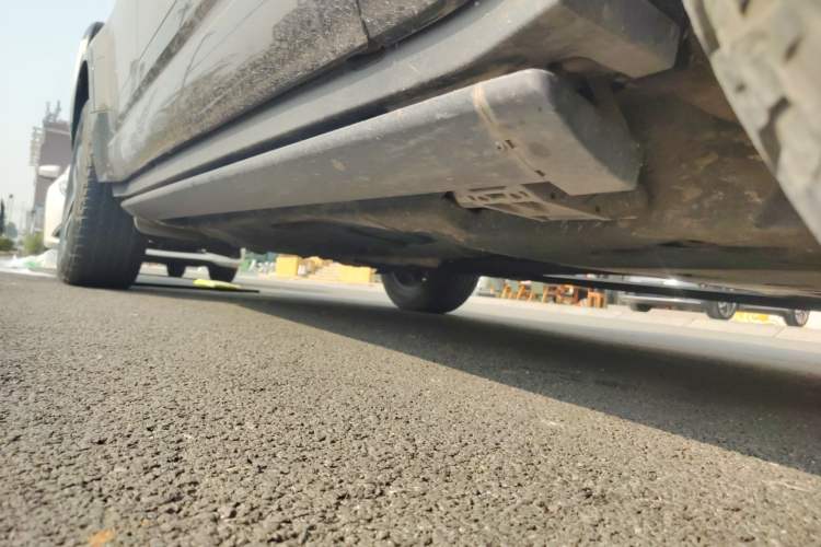 Used Land Rover Defender 2022 110 P400 X Right Side Sill