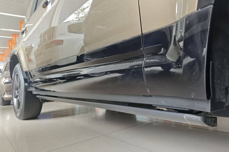 Used Land Rover Defender 2022 110 P400 X-DYNAMIC HSE Right Side Sill