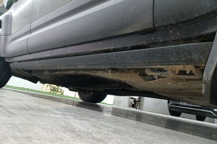 Used Land Rover Defender 2022 110 P400 X-DYNAMIC HSE Right Side Sill