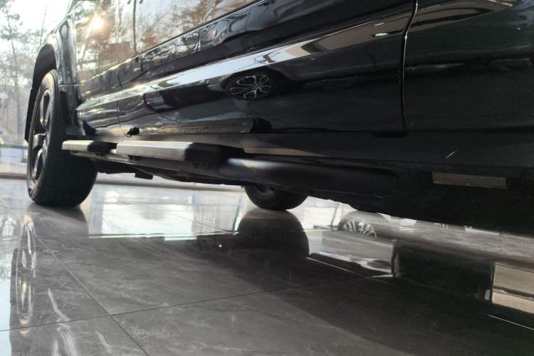 Used Land Rover Defender 2022 110 P400 X-DYNAMIC HSE Right Side Sill