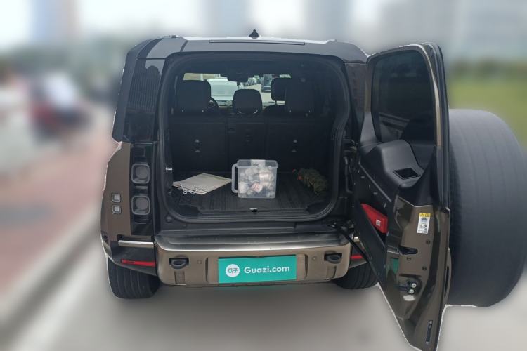 Used Land Rover Defender 2022 110 P400 X-DYNAMIC HSE Trunk