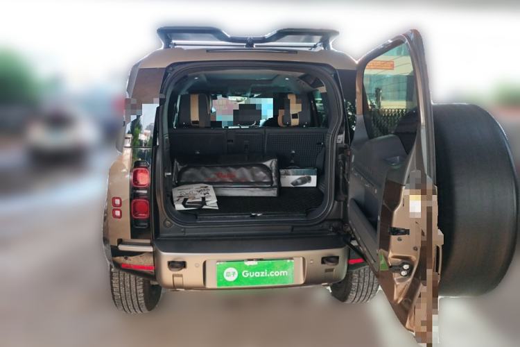 Used Land Rover Defender 2022 110 P400 X-DYNAMIC HSE Trunk