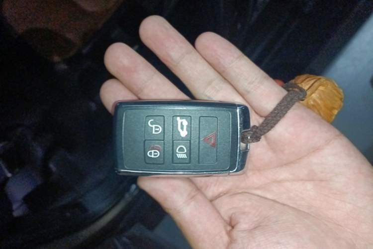 Used Land Rover Defender 2022 110 P400 X-DYNAMIC HSE Vehicle Key