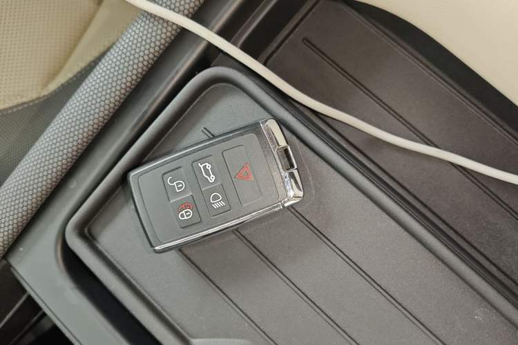 Used Land Rover Defender 2022 110 P400 X-DYNAMIC HSE Vehicle Key