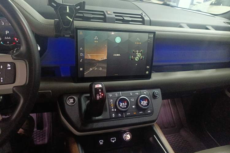 Used Land Rover Defender 2022 110 P400 Dark Edition Audio And AC Panel