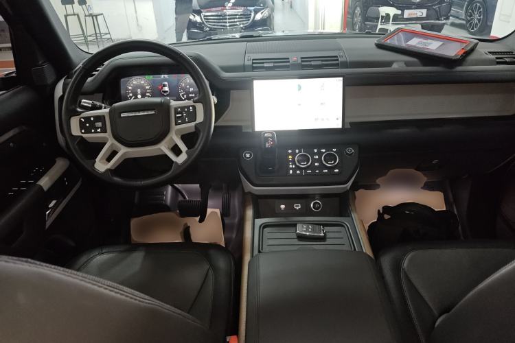 Used Land Rover Defender 2022 110 P400 X-DYNAMIC HSE Center Console