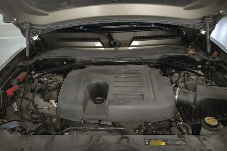 Used Land Rover Defender 2022 110 P400 X-DYNAMIC HSE Engine Bay