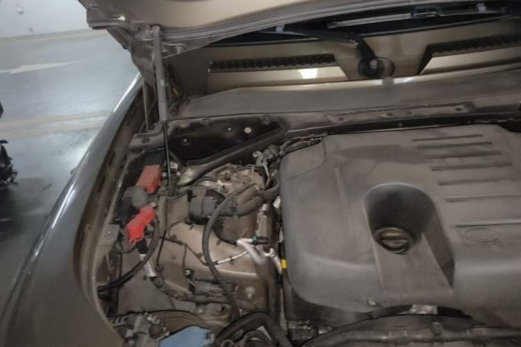 Used Land Rover Defender 2022 110 P400 X-DYNAMIC HSE Engine Bay Right