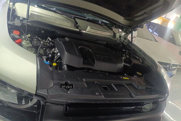 Used Land Rover Defender 2022 110 P400 Dark Edition Engine Bay
