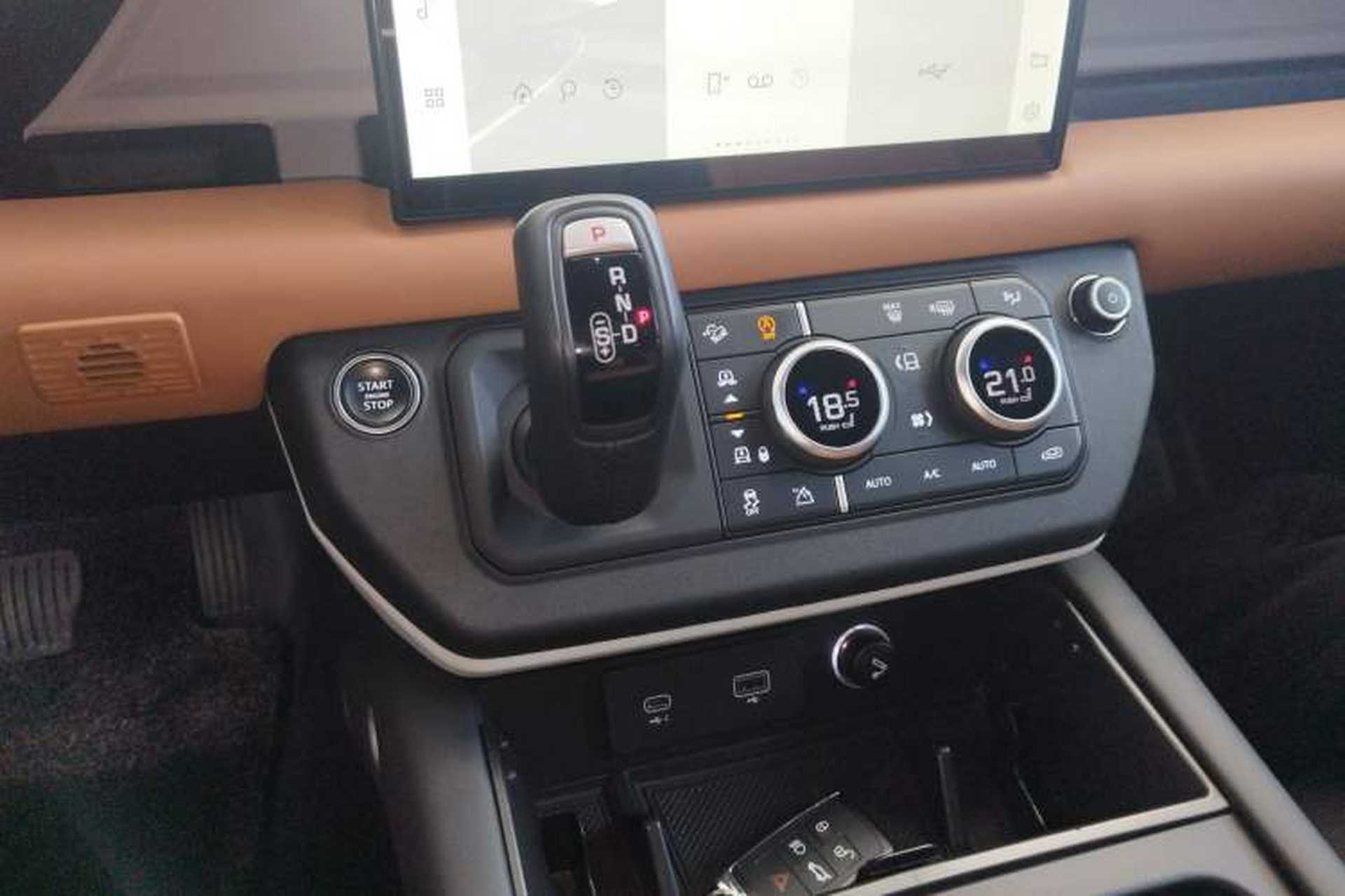 Used Land Rover Defender 2022 110 P400 X-DYNAMIC HSE Gear Lever