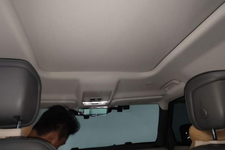 Used Land Rover Defender 2022 110 P400 X-DYNAMIC HSE Headliner