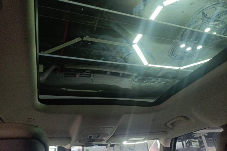 Used Land Rover Defender 2022 110 P400 Dark Edition Headliner