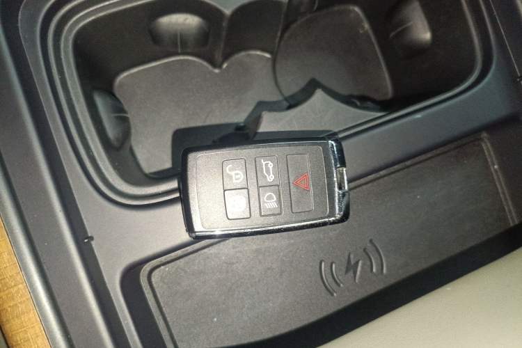 Used Land Rover Defender 2022 110 P400 Dark Edition Interior 1