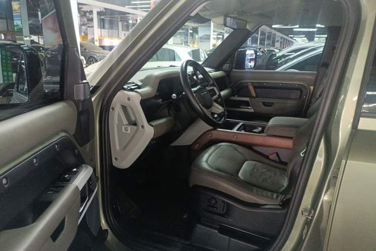 Used Land Rover Defender 2022 110 P400 Dark Edition Interior 3