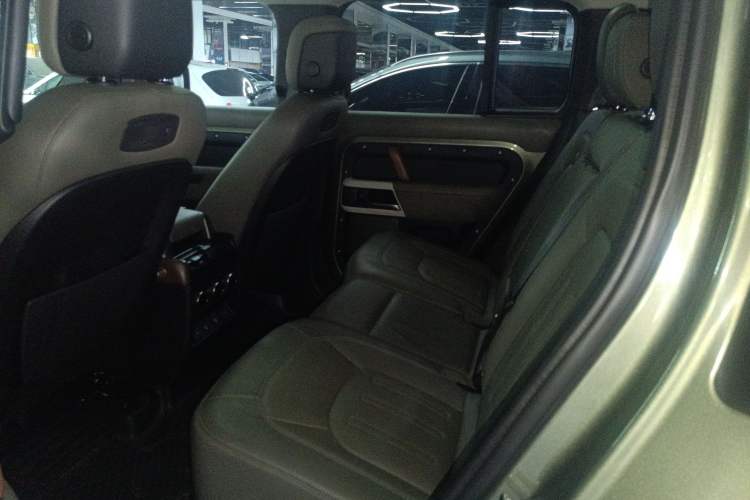 Used Land Rover Defender 2022 110 P400 Dark Edition Interior 4
