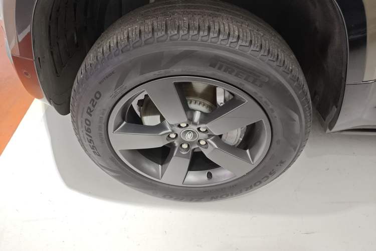 Used Land Rover Defender 2022 110 P400 X-DYNAMIC HSE Left Front Wheel Hub
