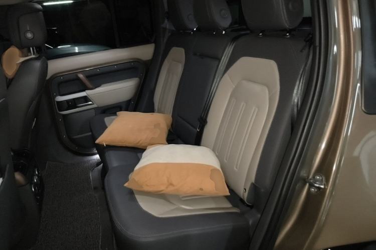 Used Land Rover Defender 2022 110 P400 X-DYNAMIC HSE Left Rear Seat