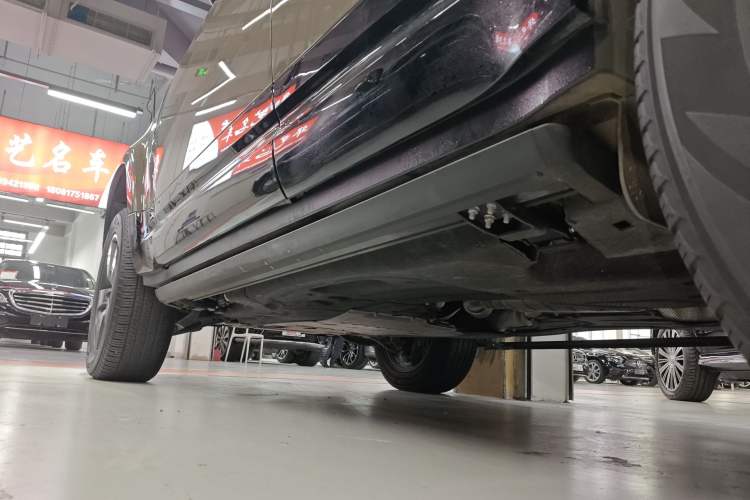 Used Land Rover Defender 2022 110 P400 X-DYNAMIC HSE Left Side Sill