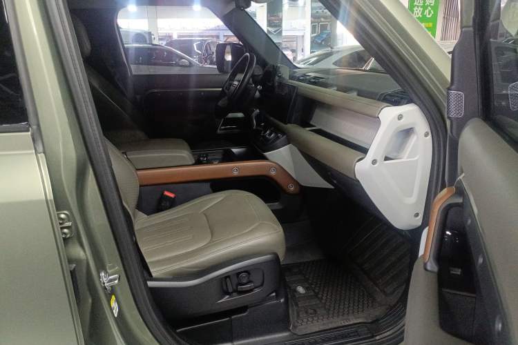 Used Land Rover Defender 2022 110 P400 Dark Edition Right Front Seat