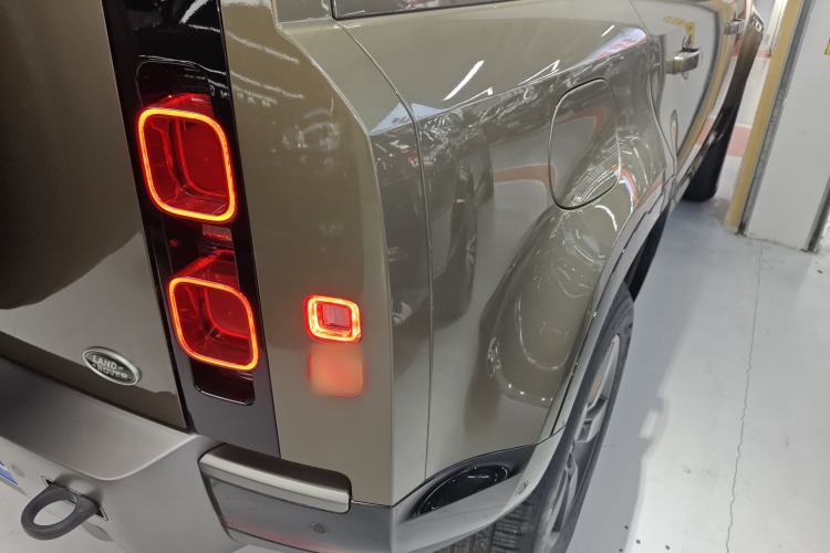 Used Land Rover Defender 2022 110 P400 X-DYNAMIC HSE Right Rear Taillight