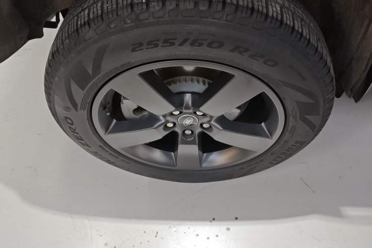 Used Land Rover Defender 2022 110 P400 X-DYNAMIC HSE Right Rear Wheel Hub