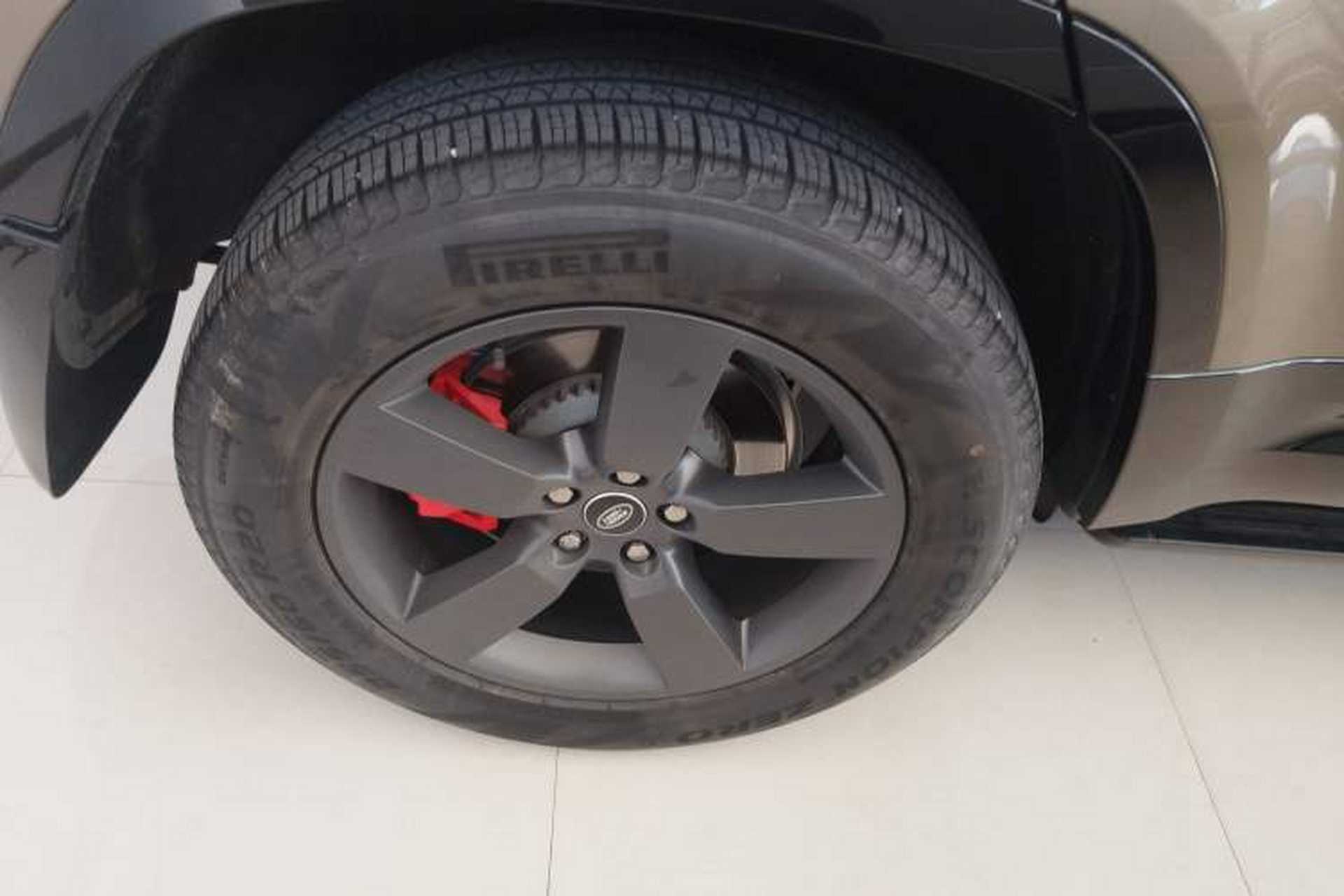 Used Land Rover Defender 2022 110 P400 X-DYNAMIC HSE Right Rear Wheel Hub
