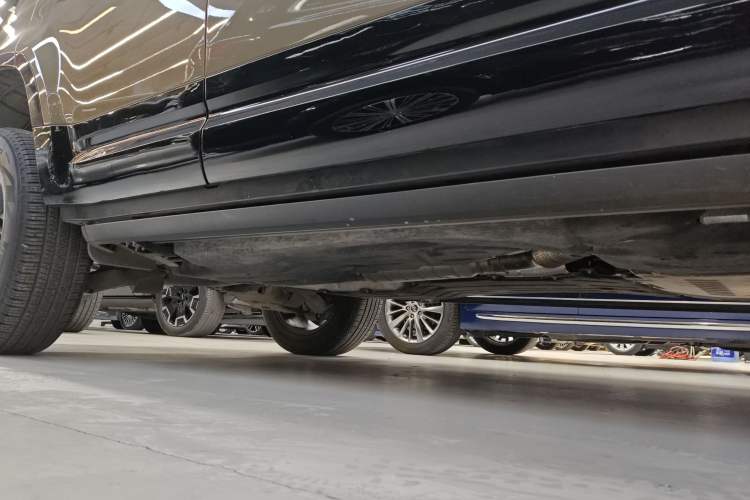 Used Land Rover Defender 2022 110 P400 X-DYNAMIC HSE Right Side Sill