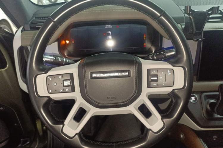 Used Land Rover Defender 2022 110 P400 Dark Edition Steering Wheel